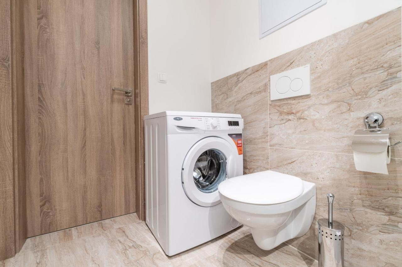 Brand New Studio Apartment #21 With Free Secure Parking In The Center Prague Extérieur photo